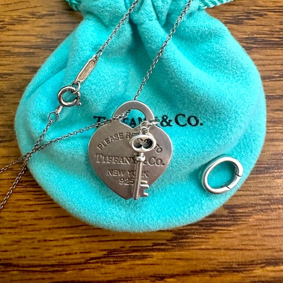 🩵 TIFFANY & CO 🩵 RETURN TIFFANY HEART KEY PENDANT NECKLACE WITH CHAIN 16in - Picture 5 of 9